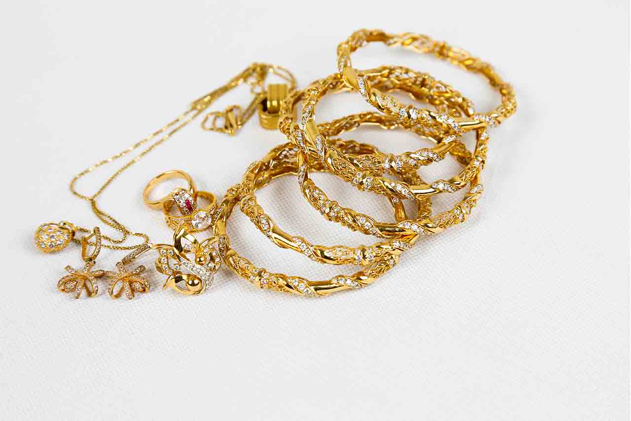 How to Clean Gold Jewelry at Home - House Keeping World